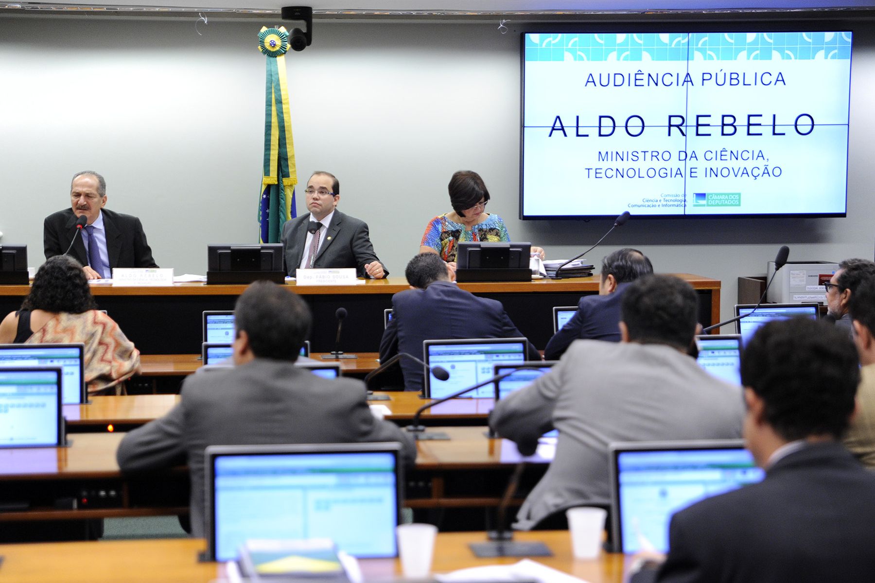 Ministro Aldo Rebelo participa de audiência pública na CCTCI 