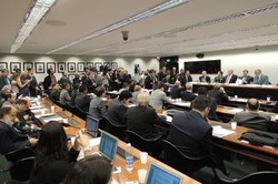CCTCI debate crise das universidades brasileiras