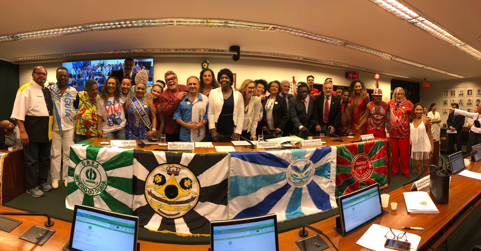 10/04/19 - Manifesto Cultural celebra o Dia da Escola de Samba