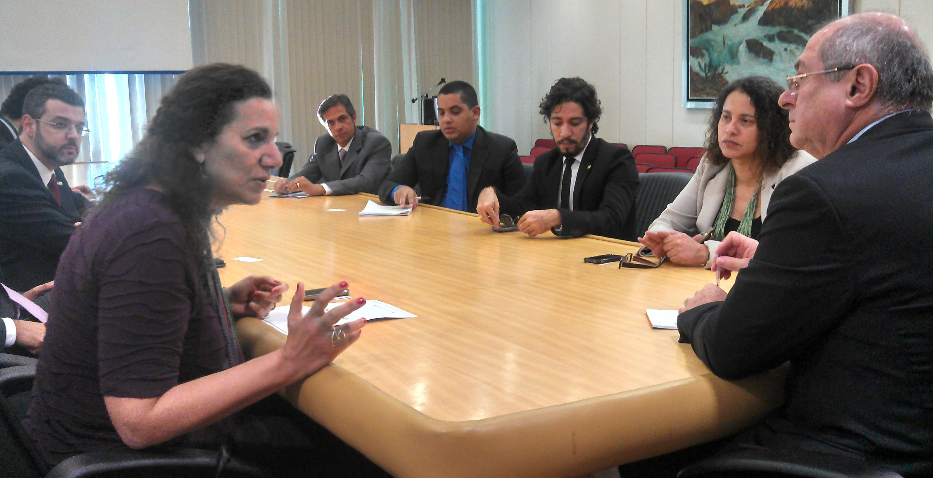 Ministro das Comunicações apoia luta em defesa da regionalização