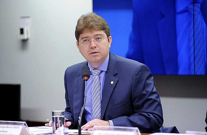  “A Câmara não vai abrir mão do seu poder de legislar", diz  Rodrigo Martins sobre cobrança de bagagens em voos 