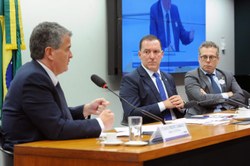 Câmara vai acompanhar ações para coibir aumento abusivo de tarifas bancárias