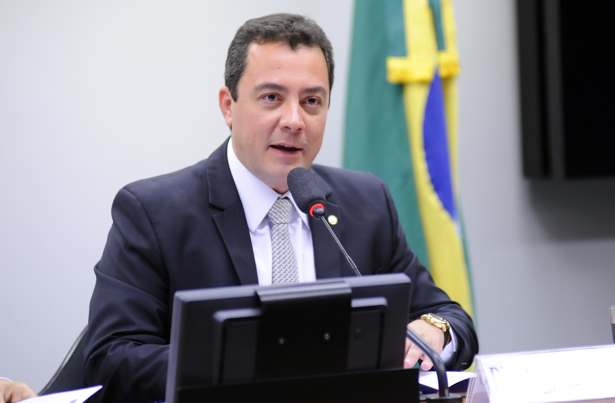 Comissão aprova fim da consumação mínima e da  renovação automática de contratos