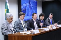 Comissão discute energia pré-paga a pedido de Eli Corrêa	