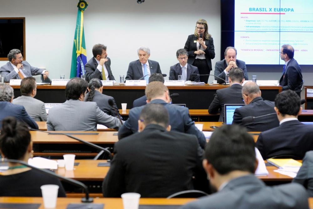 Defesa do Consumidor debate problemas do setor aéreo