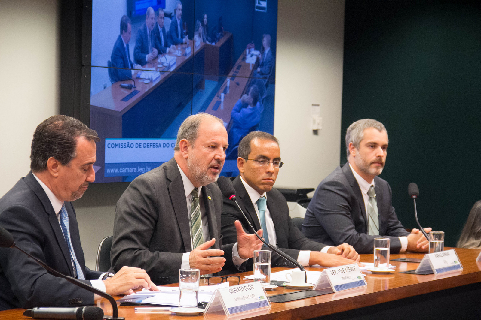 Defesa do Consumidor debate reajustes de planos com ministro da Saúde