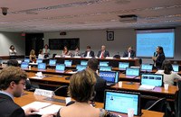 Defesa do Consumidor discute liberação de medicamentos pela Anvisa