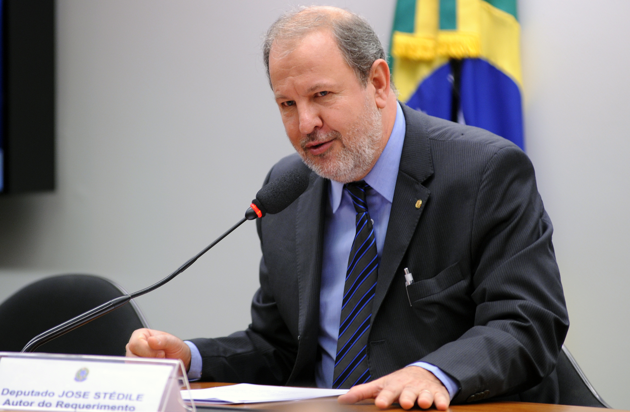 Defesa do Consumidor elege Stédile para a Presidência