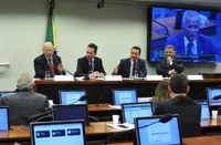 Deputados criticam atraso na entrega de imóveis