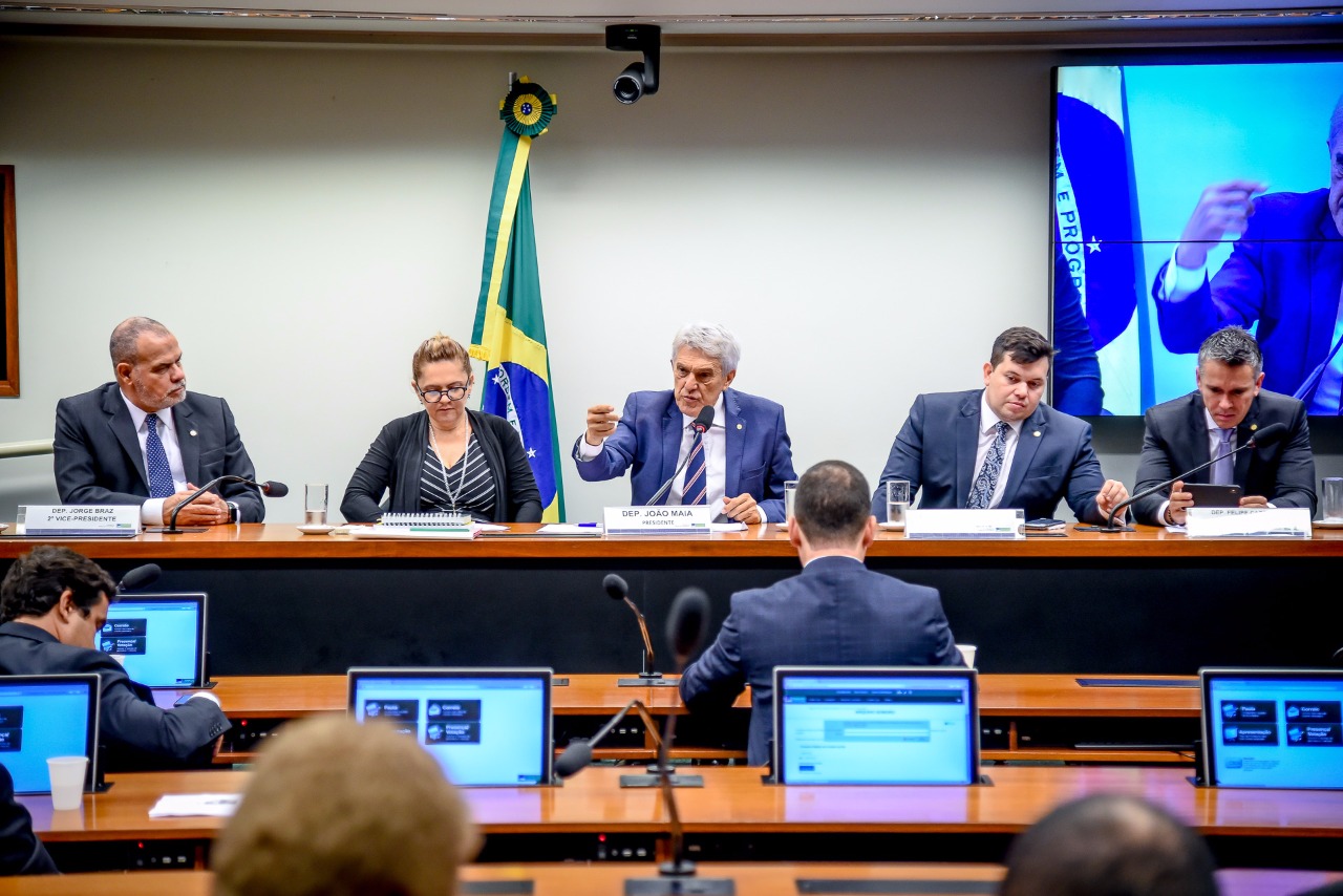 Maia defende modernizar relações de consumo e estreitar a conexão com consumidor