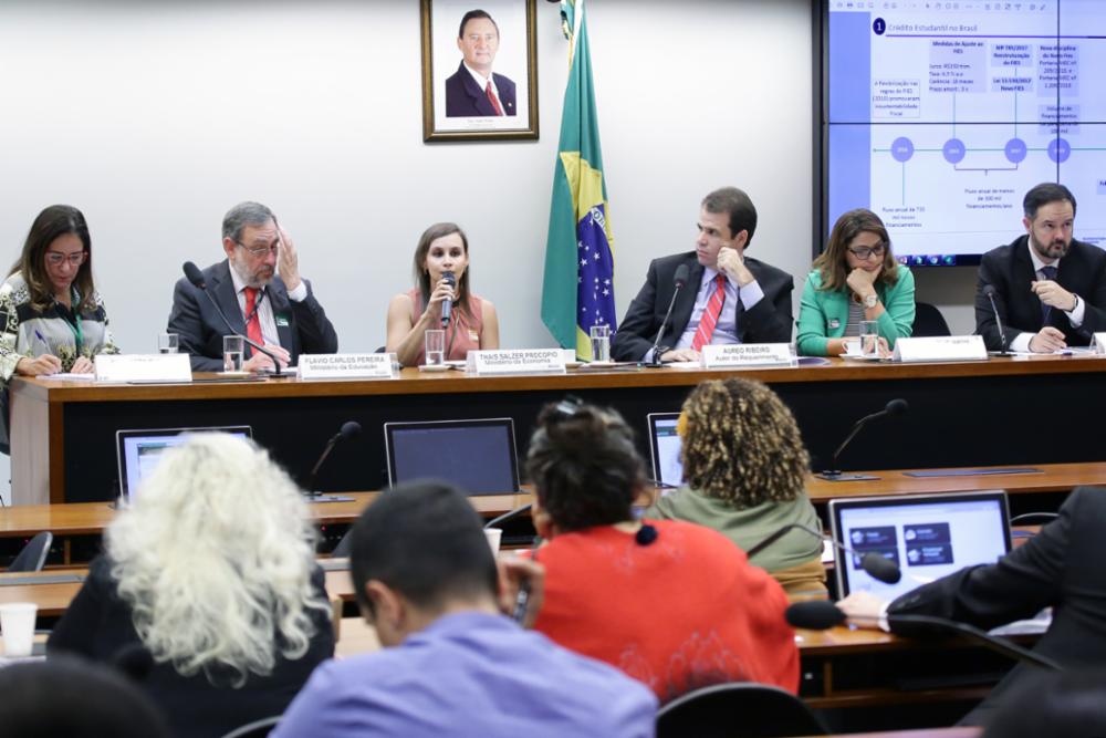 Problemas no Fies são debatidos em audiência pública