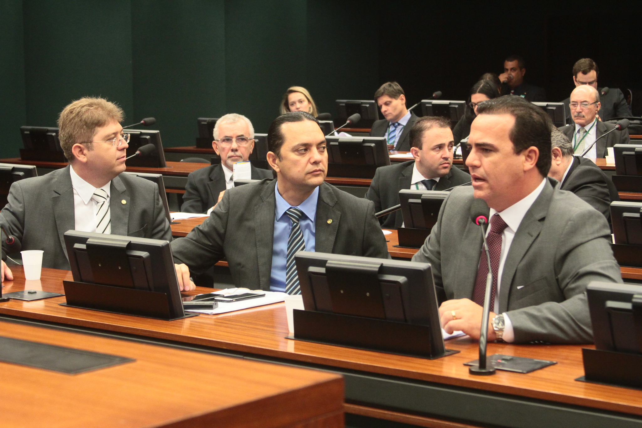 Rodrigo Martins questiona Anac sobre defesa de cobrança de bagagens em voos”