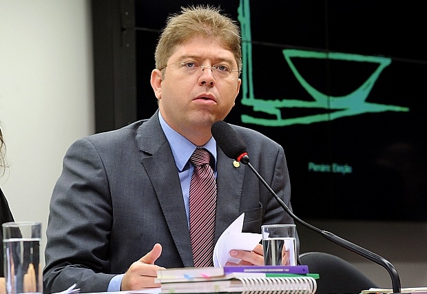 Rodrigo Martins comemora aprovação do projeto contra o superendividamento