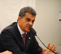 Sérgio Brito quer discutir eficácia de medicamentos genéricos