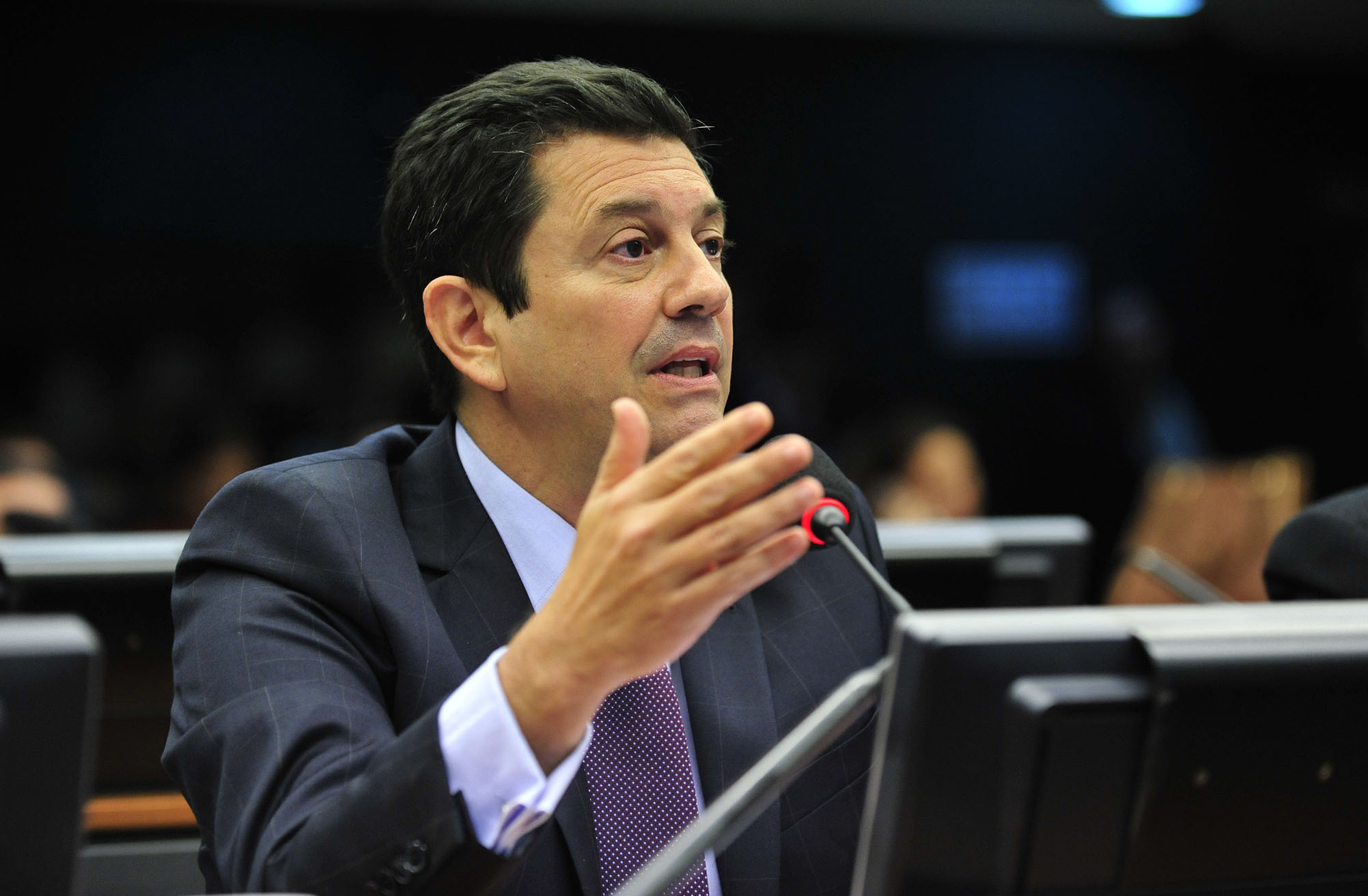 “Cadeirinha” deve passar por testes de segurança, aprova CDEIC