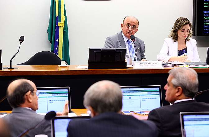 A CDEIC aprovou, nesta terça feira, três requerimentos para realização de Audiências Públicas.