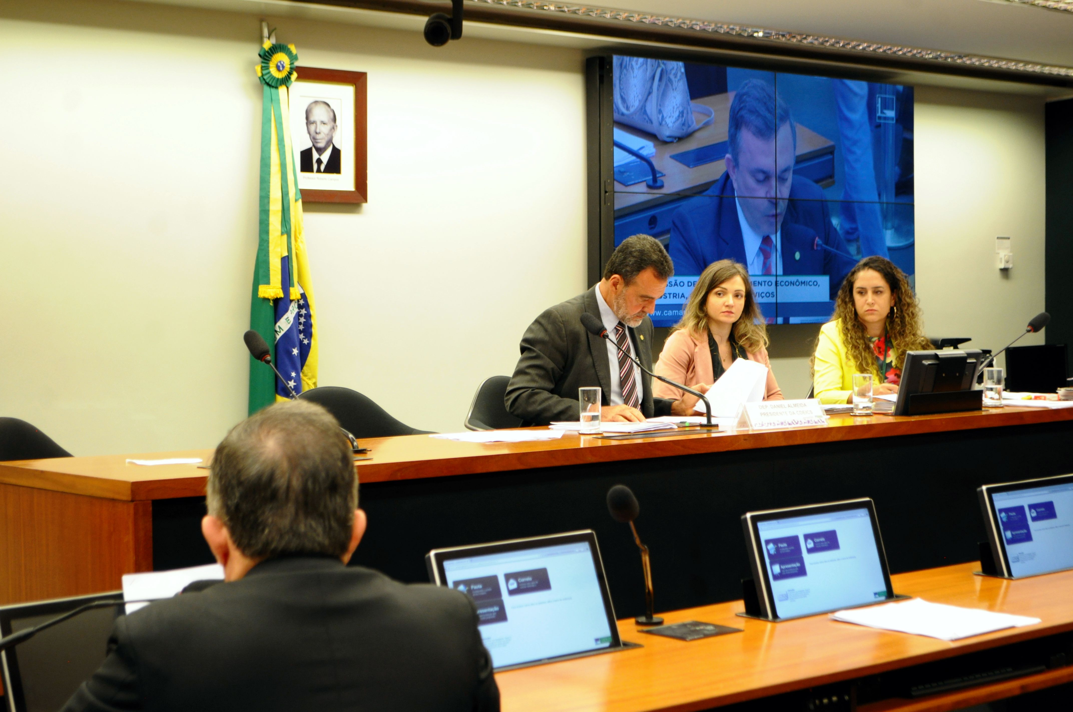 CDEICS aprova PL 6387/2016 que faculta às empresas manter simultaneamente mais de um programa de distribuição de lucros e resultados.