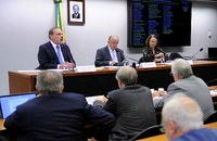 Comércio exterior deve ser prioridade do País, defende Ministro.