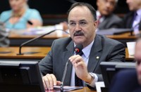 Comissão aprova dedução de IR a comerciante que doar alimento a escola pública