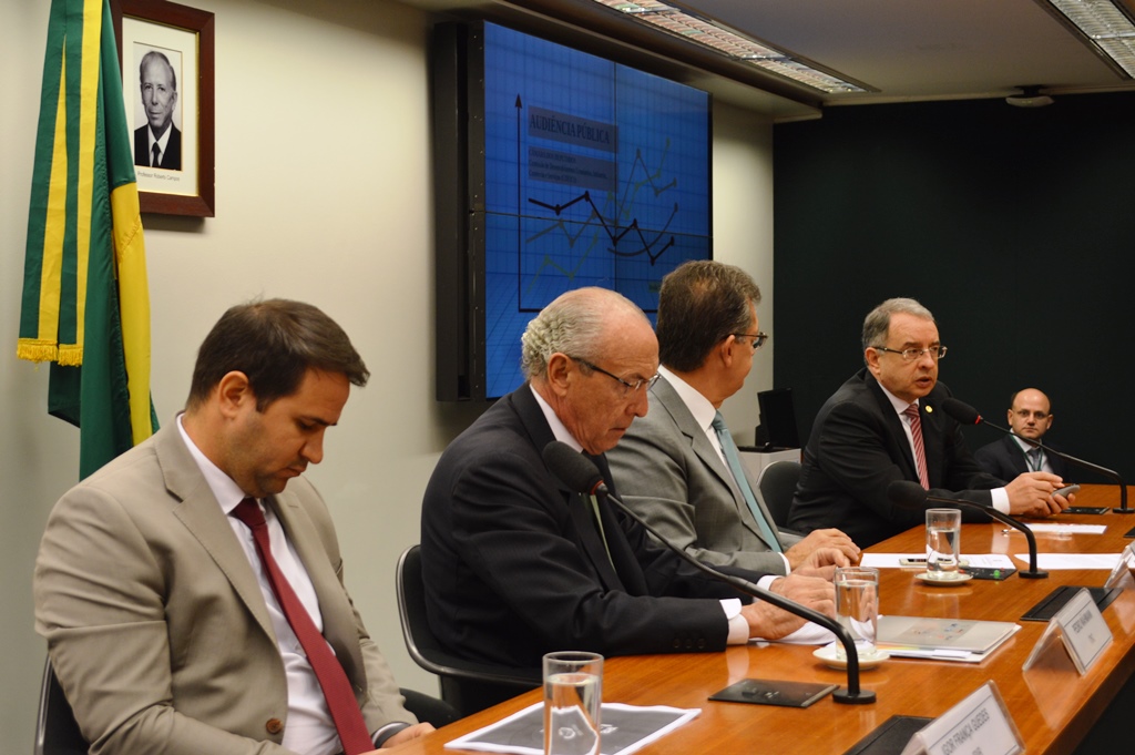 Comissão de Desenvolvimento debate sistema imobiliário urbano