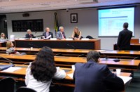 Comissão debate desafios na produção da indústria nacional de vestuário