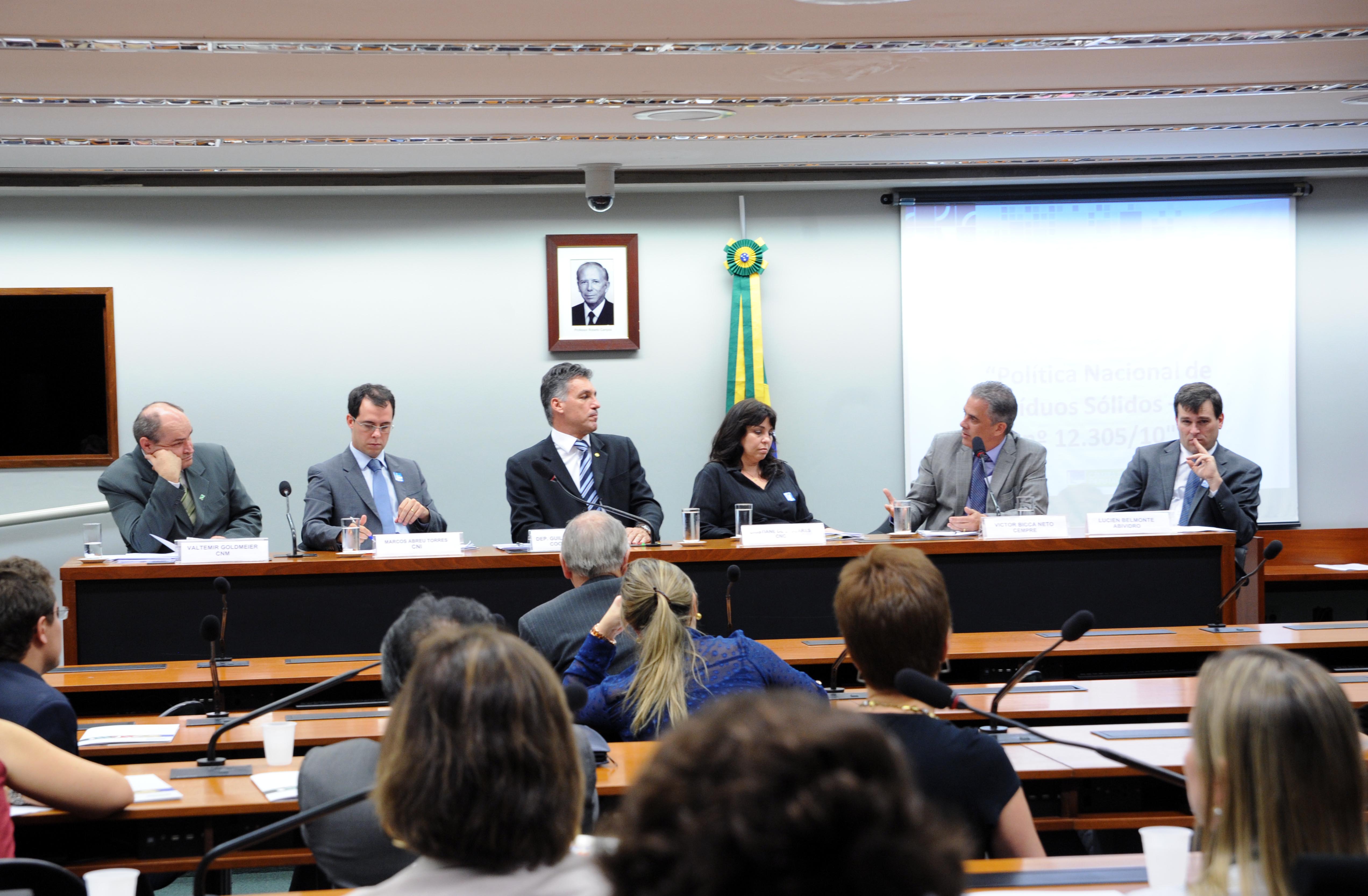 Comissão discute Política Nacional dos Resíduos Sólidos