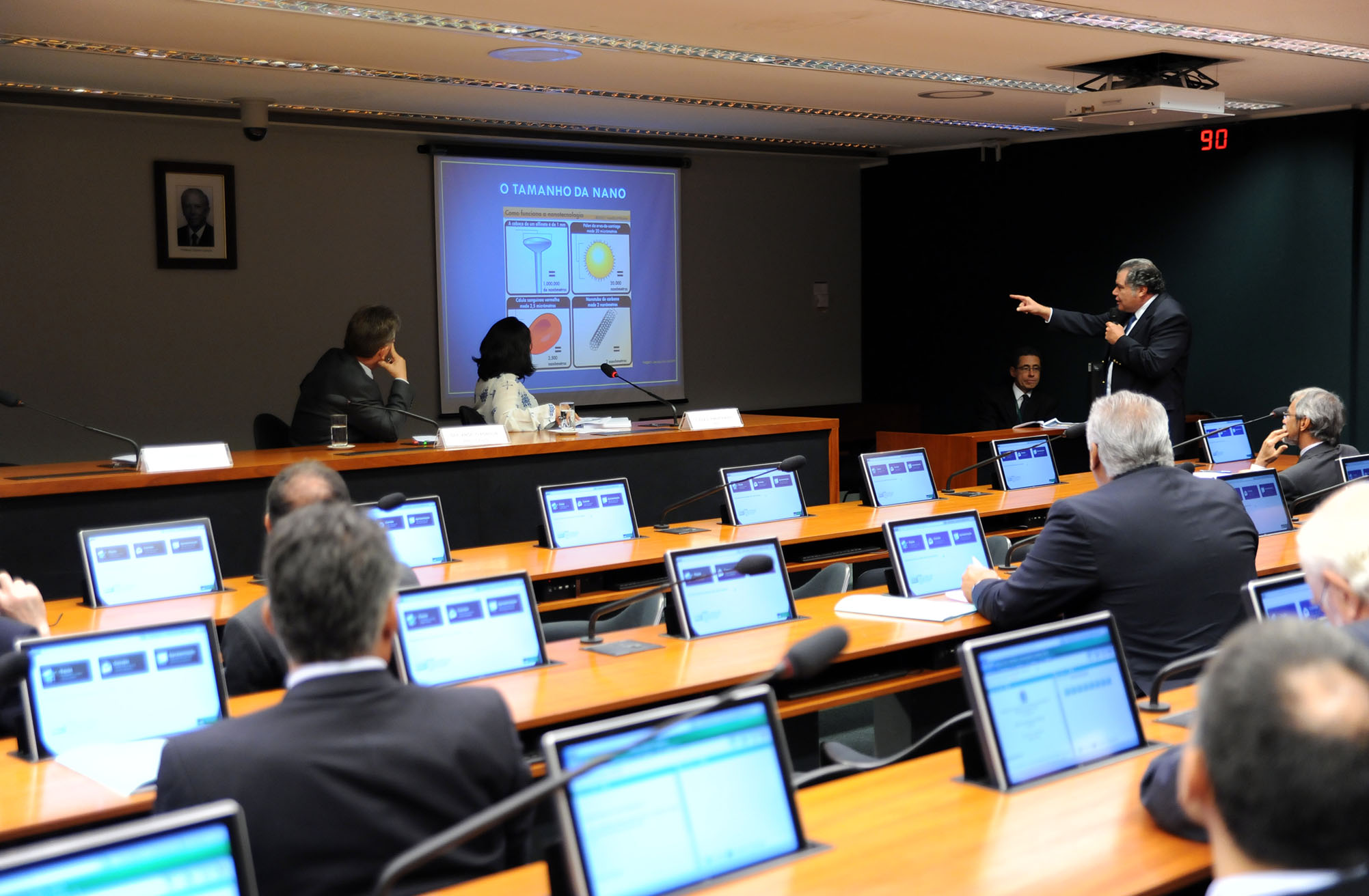 Congresso começa a discutir a regulação da nanotecnologia diante de seu avanço comercial 