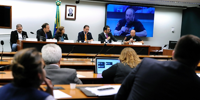 Debatedores defendem regularização de food trucks sem prejuízos a comércio local