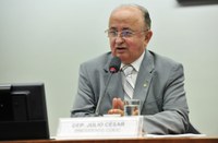 Debatedores defendem zonas de processamento de exportações para enfrentar a crise