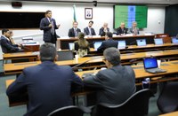 Debatedores pedem investimento em logística para aumentar competitividade do País