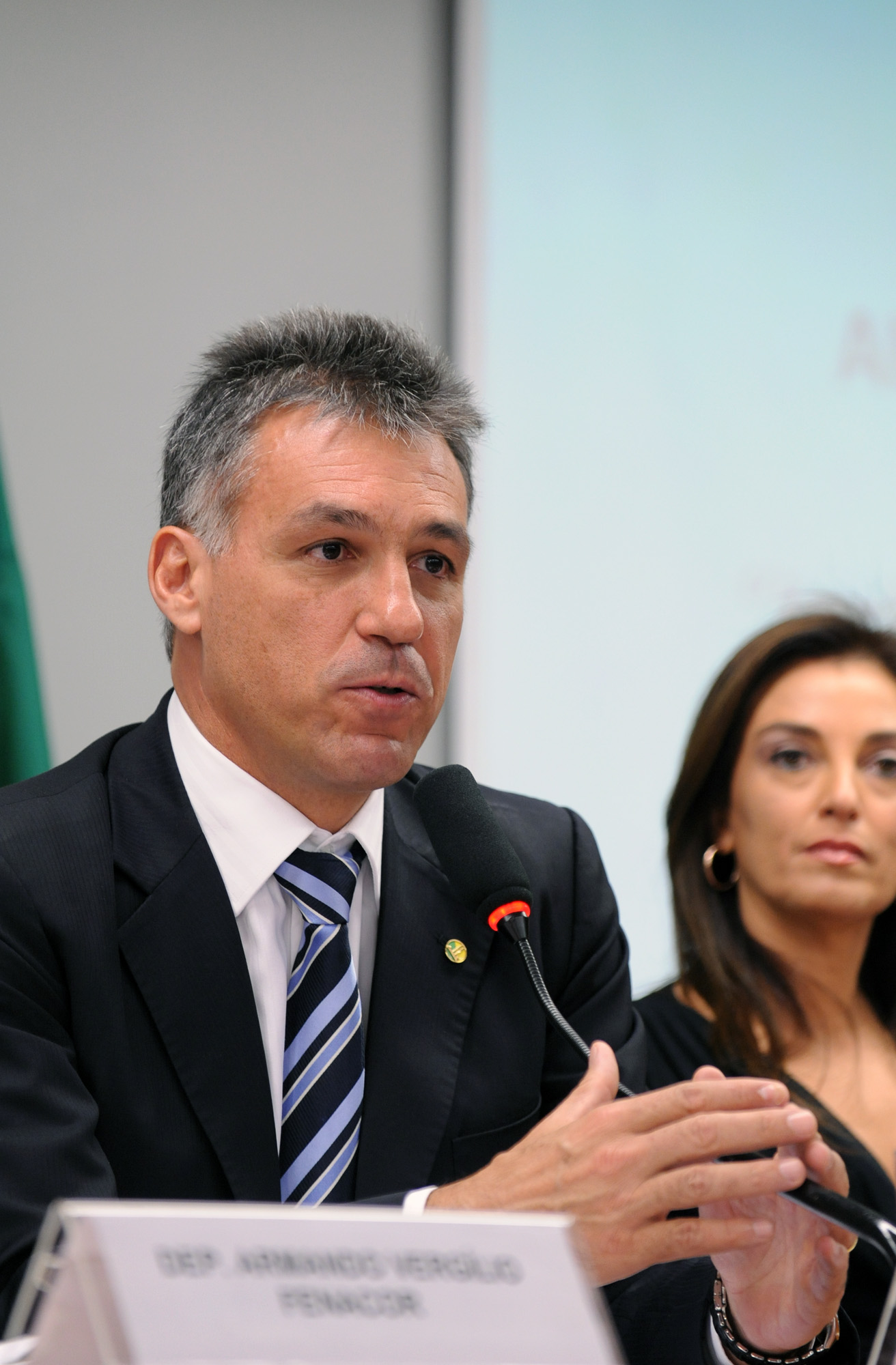 Deputado defende a inclusão de todas as microempresas no Supersimples