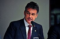 Deputado defende desconto para quem pagar em dinheiro