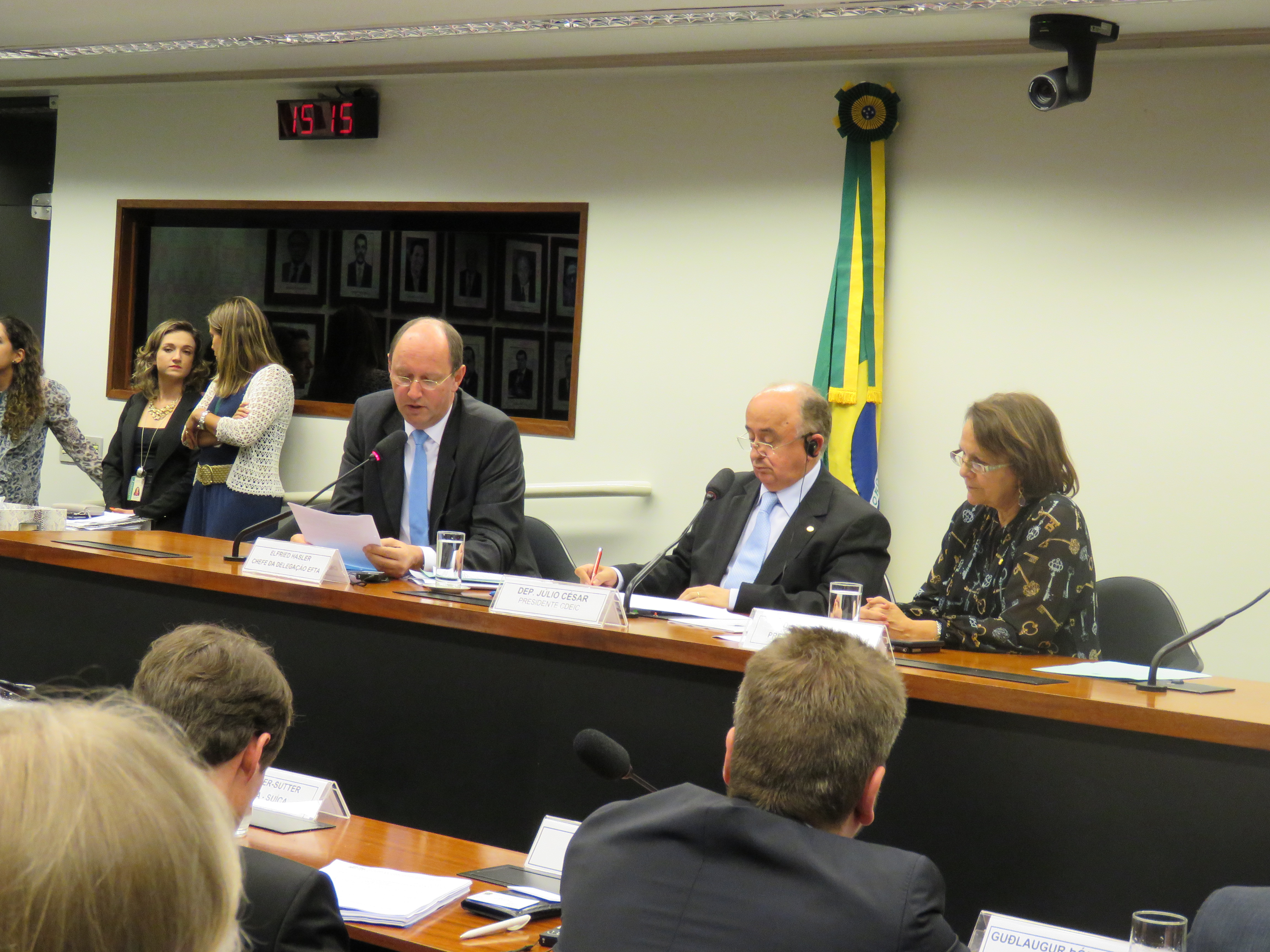 Deputados brasileiros e europeus pedem estreitamento das relações comerciais entre Mercosul e países do EFTA