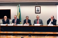 Desoneração pedida por empresários não garante queda do preço do medicamento 