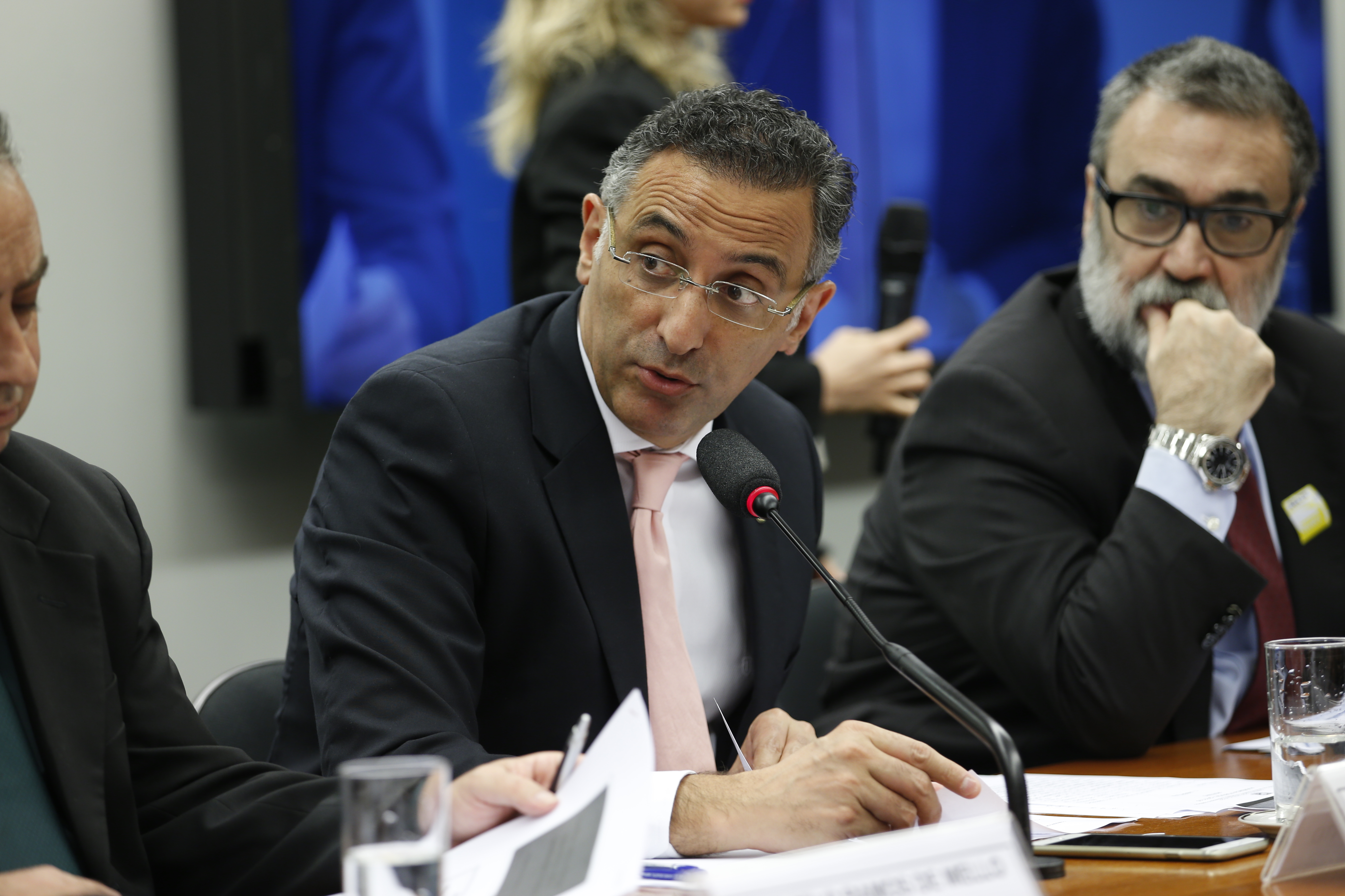 Pequenas empresas apoiam o PLP 45/15; Estados e municípios desaprovam