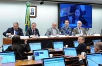 Recuperação da indústria depende do câmbio, financiamento e produtividade