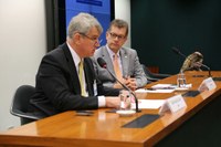 Spreads bancários no Brasil seguem a média mundial, afirma dirigente financeiro