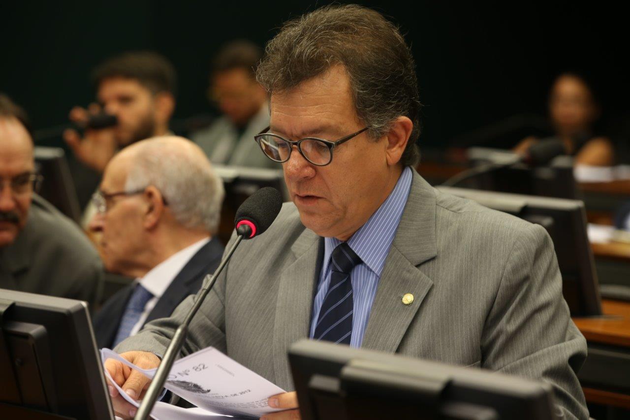 Substitutivo altera aplicação de recursos em programas de eficiência energética