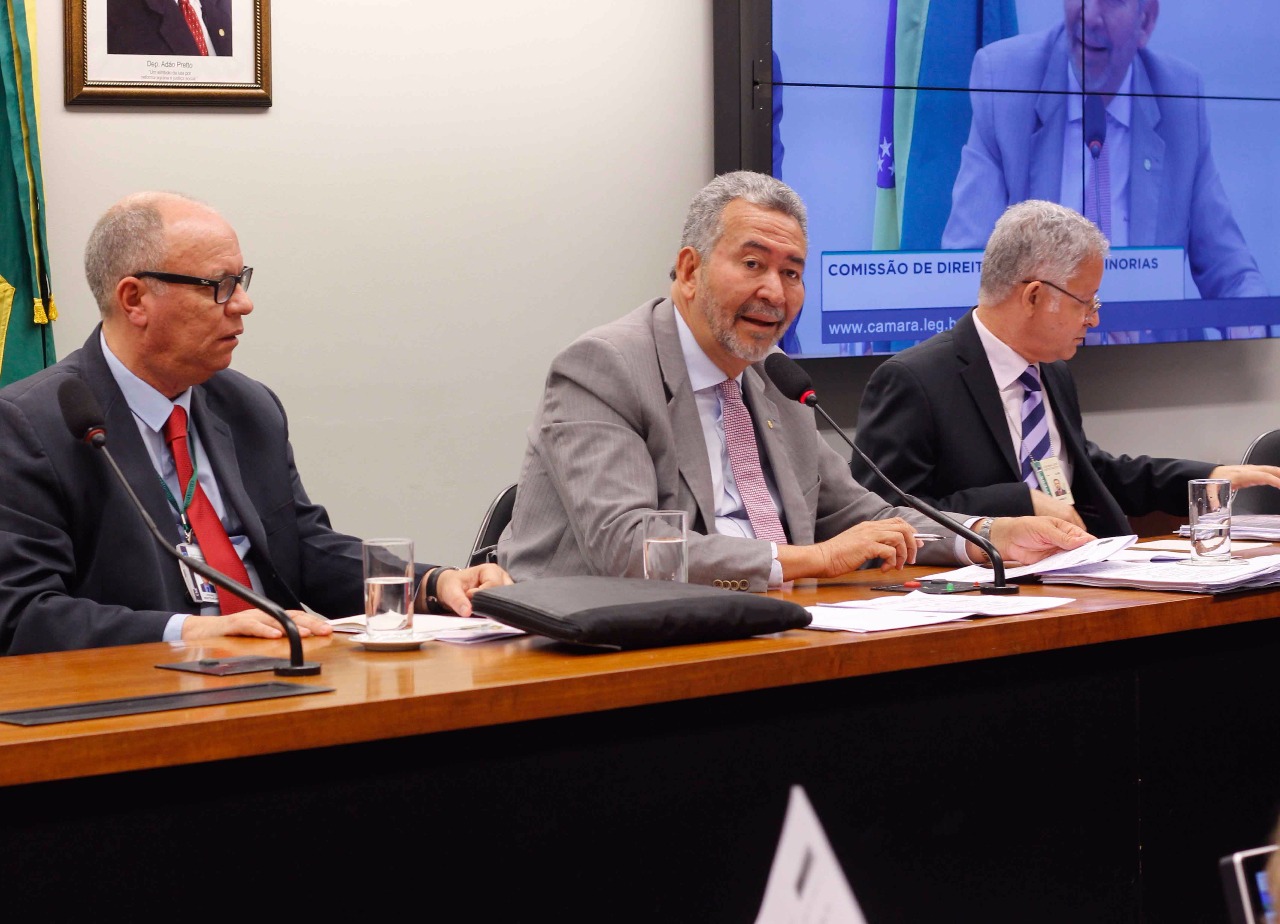 CDHM aprova 24 requerimentos e dois projetos de lei em reunião deliberativa