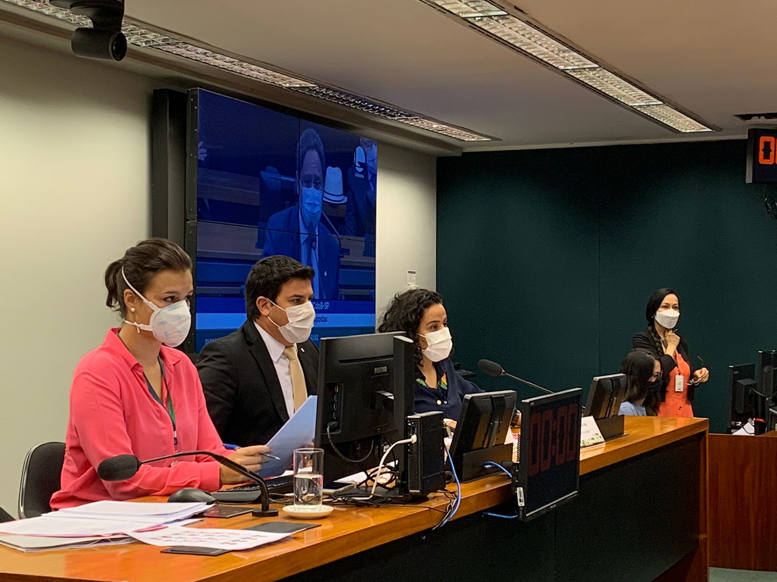 CDHM aprova projetos para prevenir discriminação em estabelecimentos e promover igualdade racial