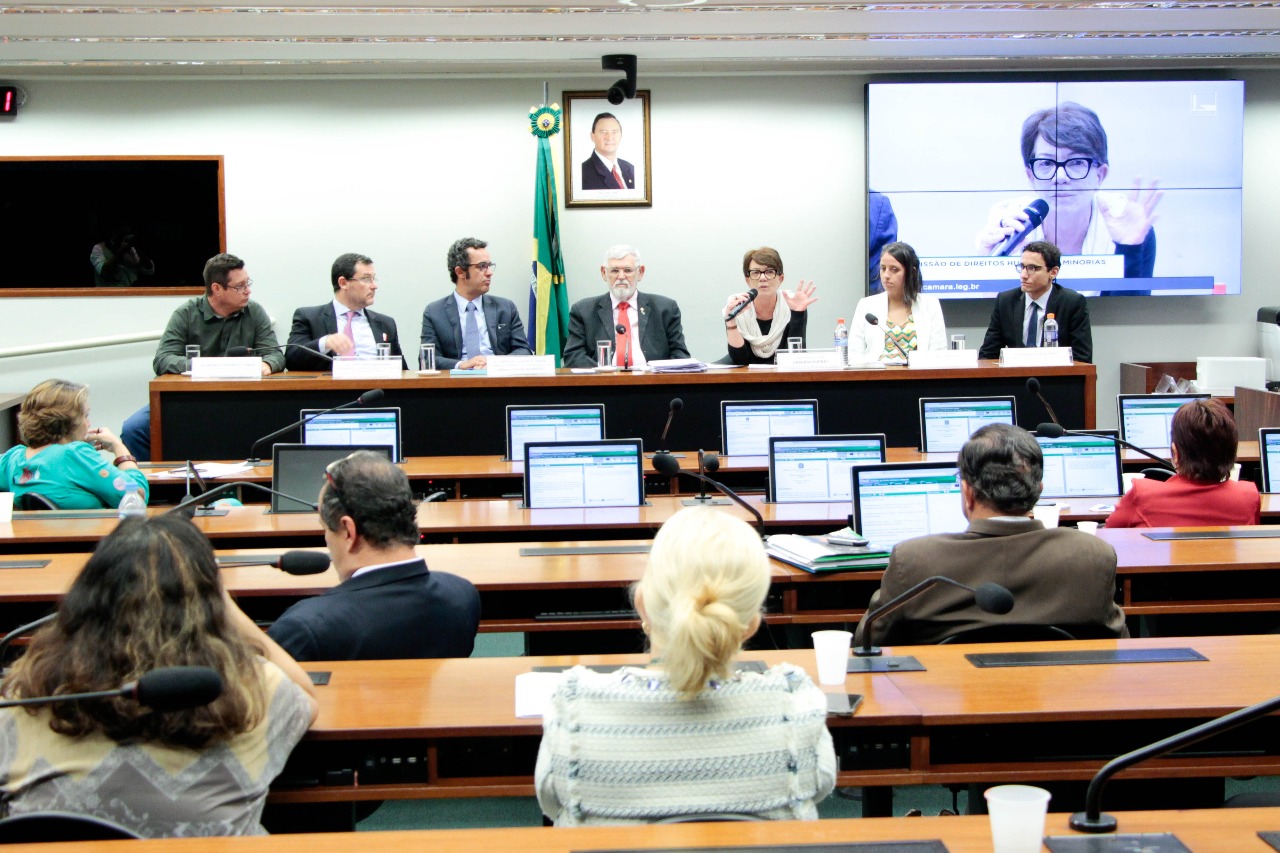 CDHM debate violações de Direitos Humanos em manifestações e a pertinência do PL 6500/2013