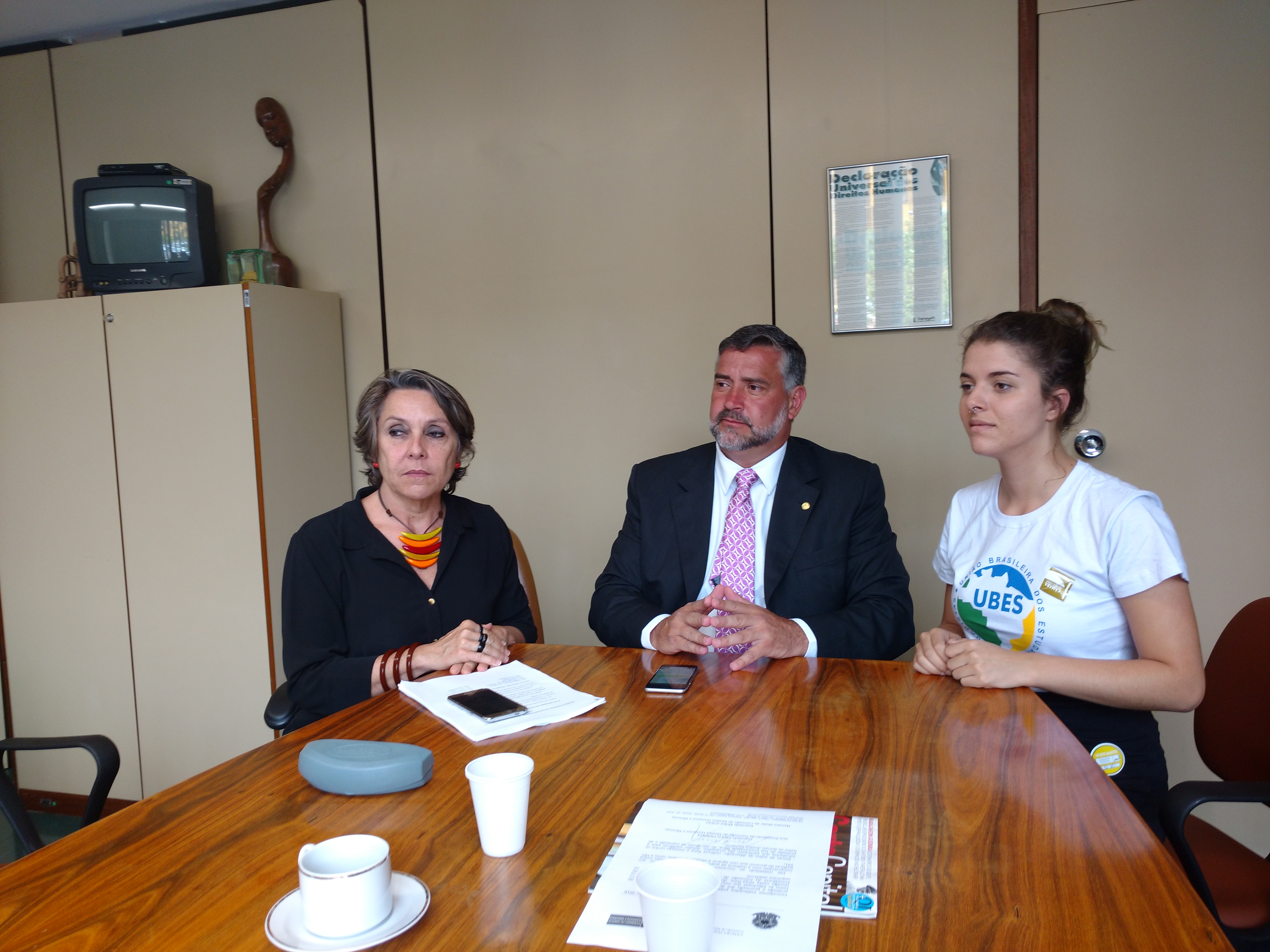 CDHM OUVE LIDERANÇAS SECUNDARISTAS SOBRE AS OCUPAÇÕES