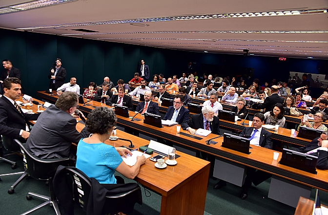 CDHM promove audiência pública sobre criminalização dos movimentos sociais 