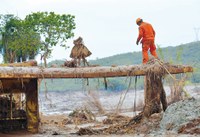 Comissão avalia acordo sobre rompimento da barragem em Minas com famílias atingidas