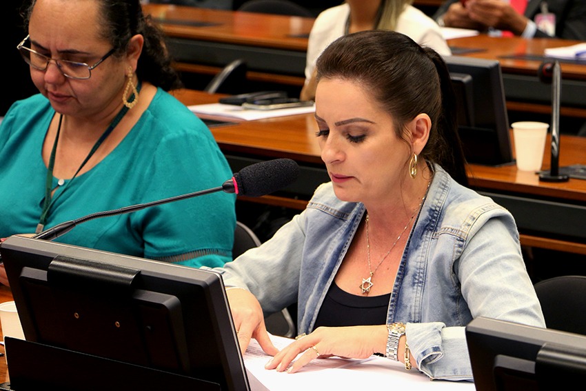 Comissão de Direitos Humanos e Minorias da Câmara aprova projeto de lei que proíbe discriminar pacientes de câncer maligno na compra da casa própria