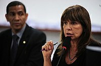 Debatedores defendem ampliação do diálogo para combater violência na escola