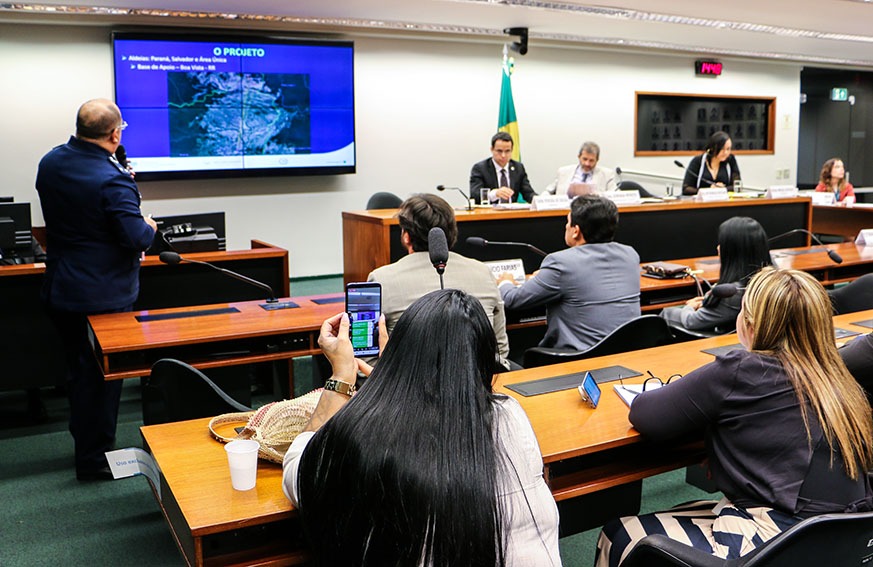 Debatedores defendem regularização de pistas de pouso na Amazônia