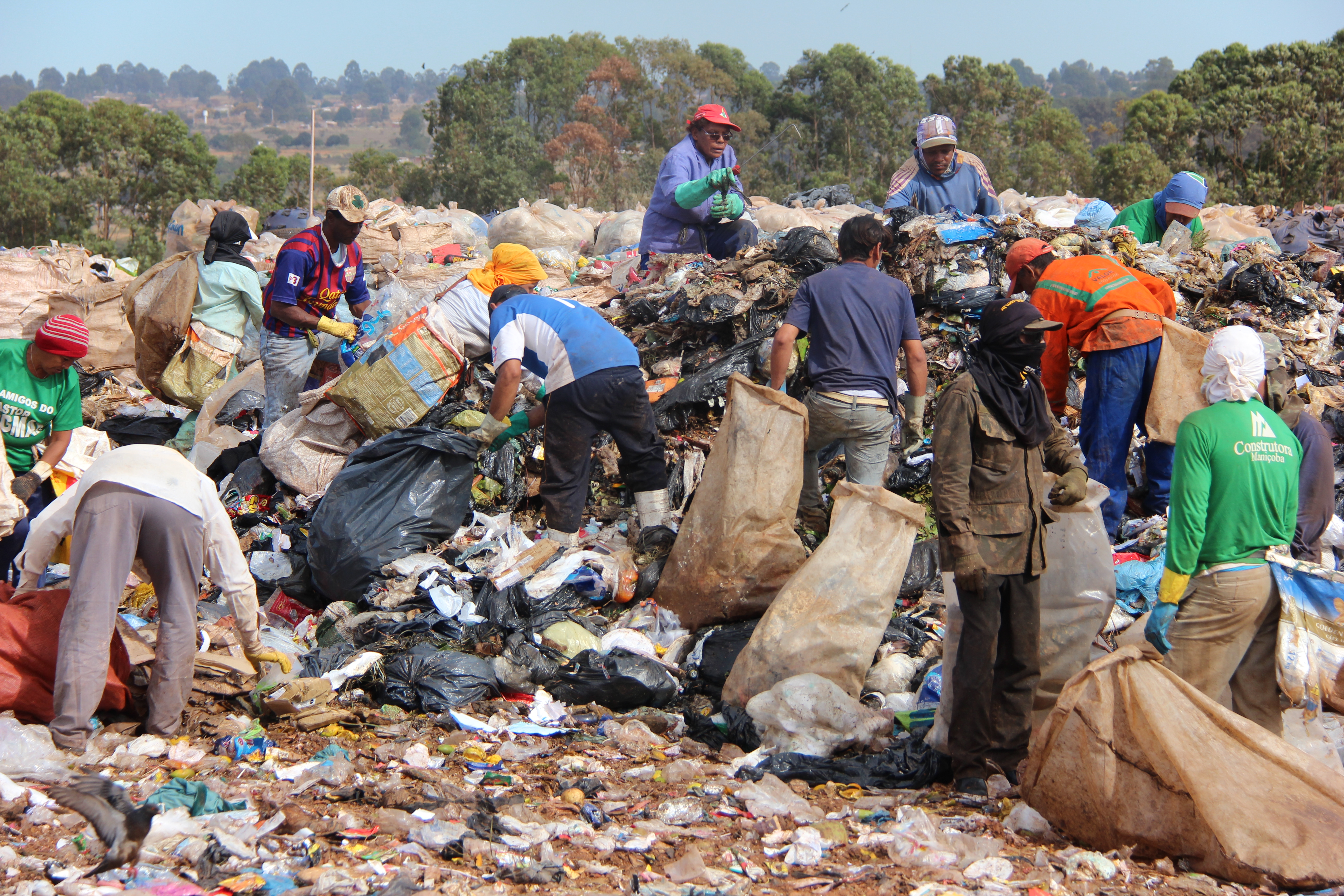 Depois de visitar maior lixão da América Latina, CDHM vai pedir agilização do PL sobre direitos do catador de recicláveis