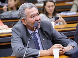 Deputado Paulão cobra providências após mais um assassinato de pessoa em situação de rua: “Há um genocídio em Alagoas”