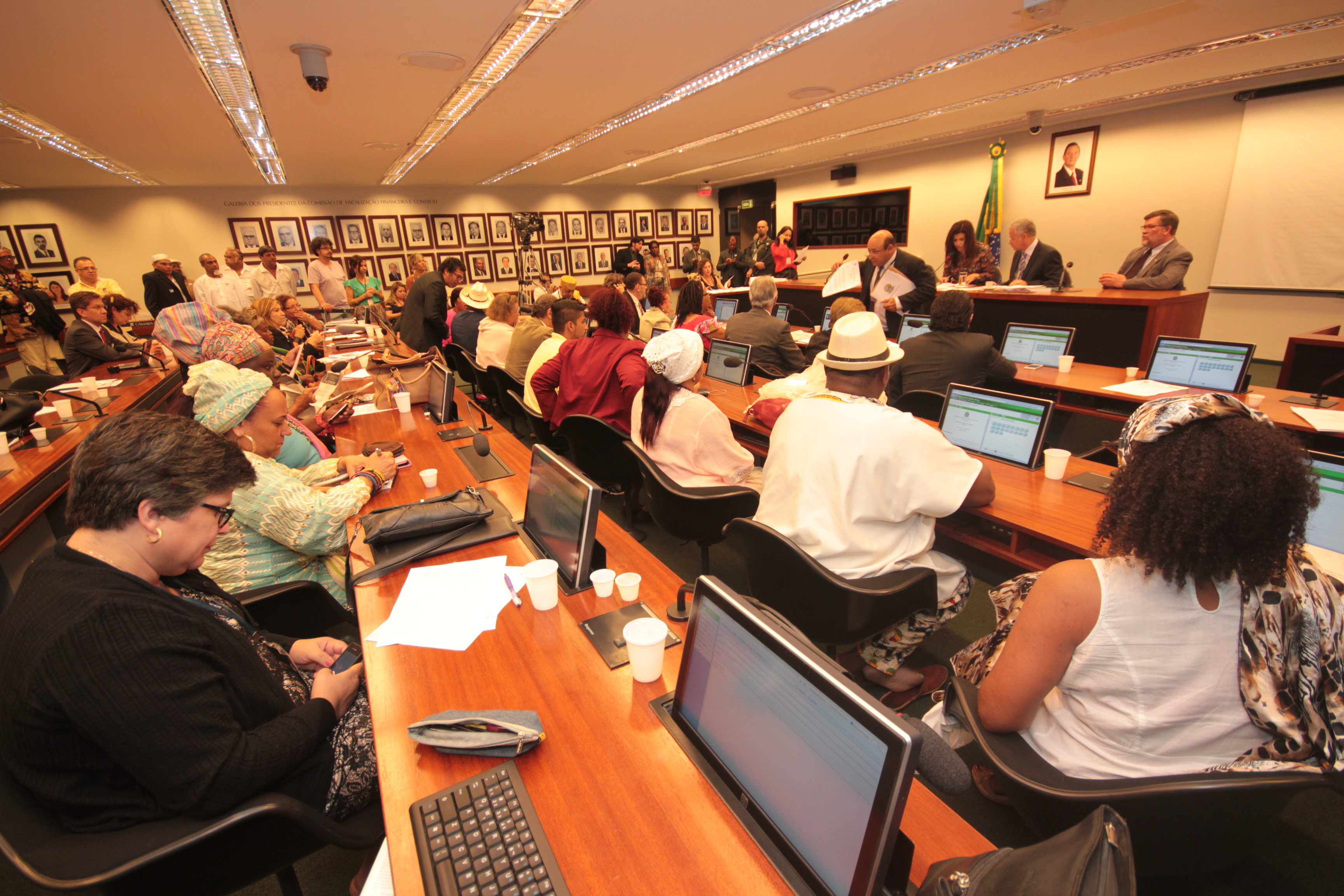 Deputados aprovam requerimento para verificar condições de presos na Papuda